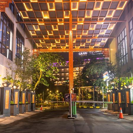 Grand Sunshine Resort & Convention Soreang Exterior foto
